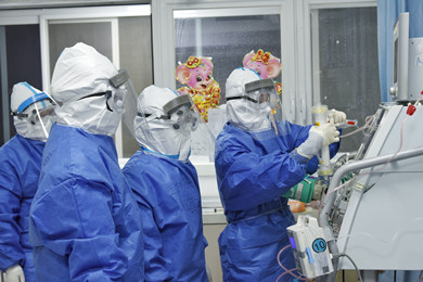 2020年2月，沙龙会官网医疗医护人员在武汉一线积极参与救治。
